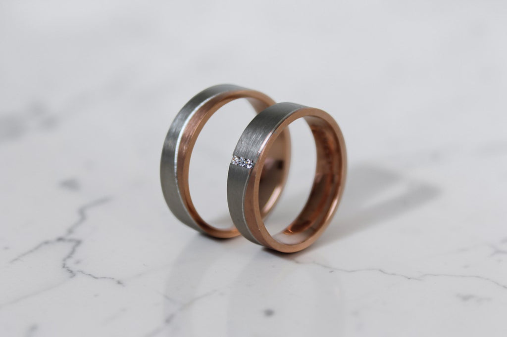 Unit Karikagyűrű Pár - 14K Fehér / Rozé Arany - 3 db 0.006 ct Gyémánt