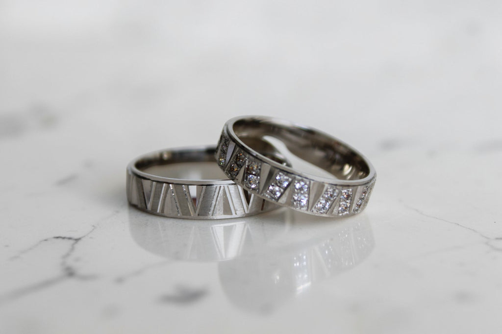 Victory Karikagyűrű Pár - 14K Fehér Arany - 40 db 0.012 ct Gyémánt
