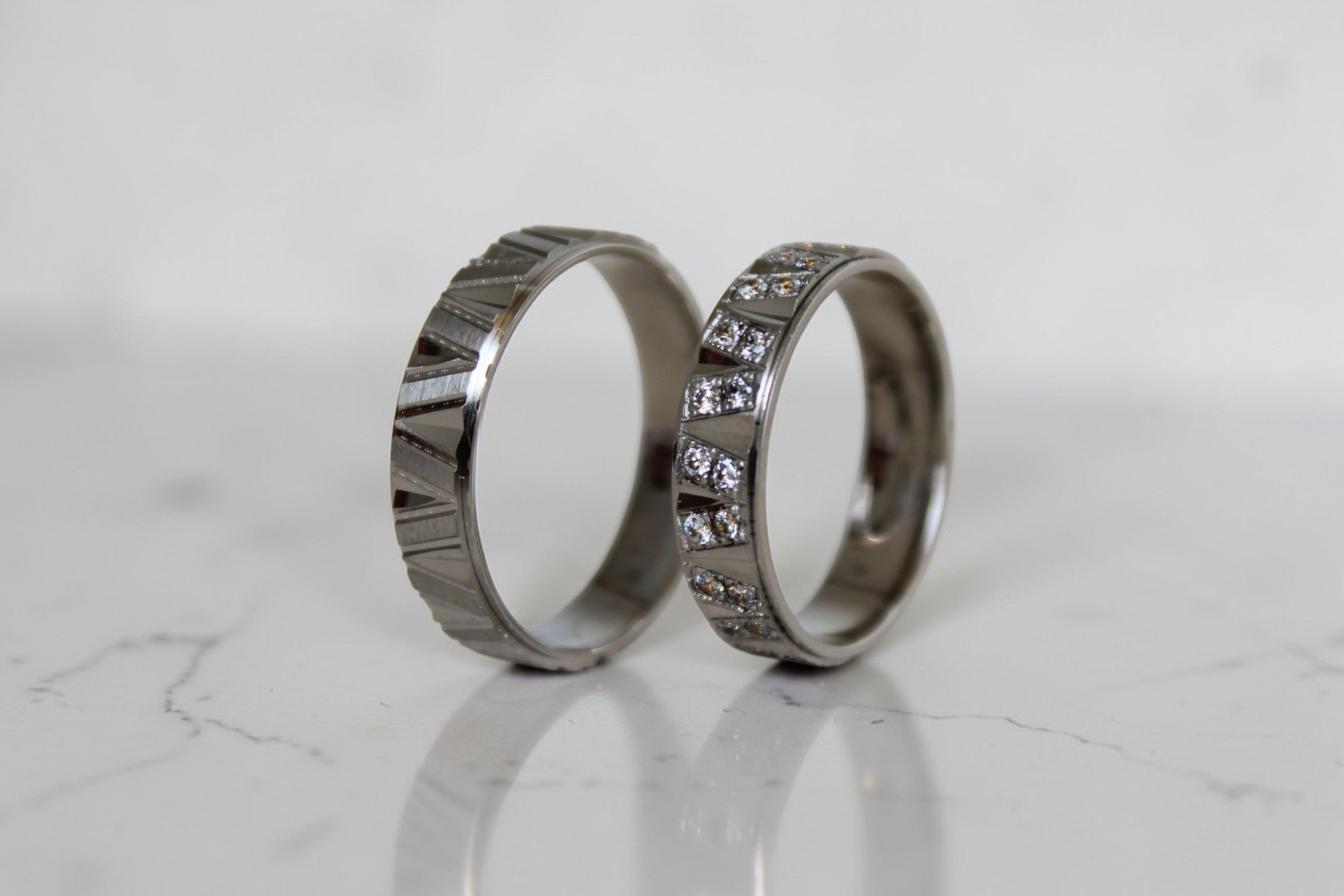 Victory Karikagyűrű Pár - 14K Fehér Arany - 40 db 0.012 ct Gyémánt