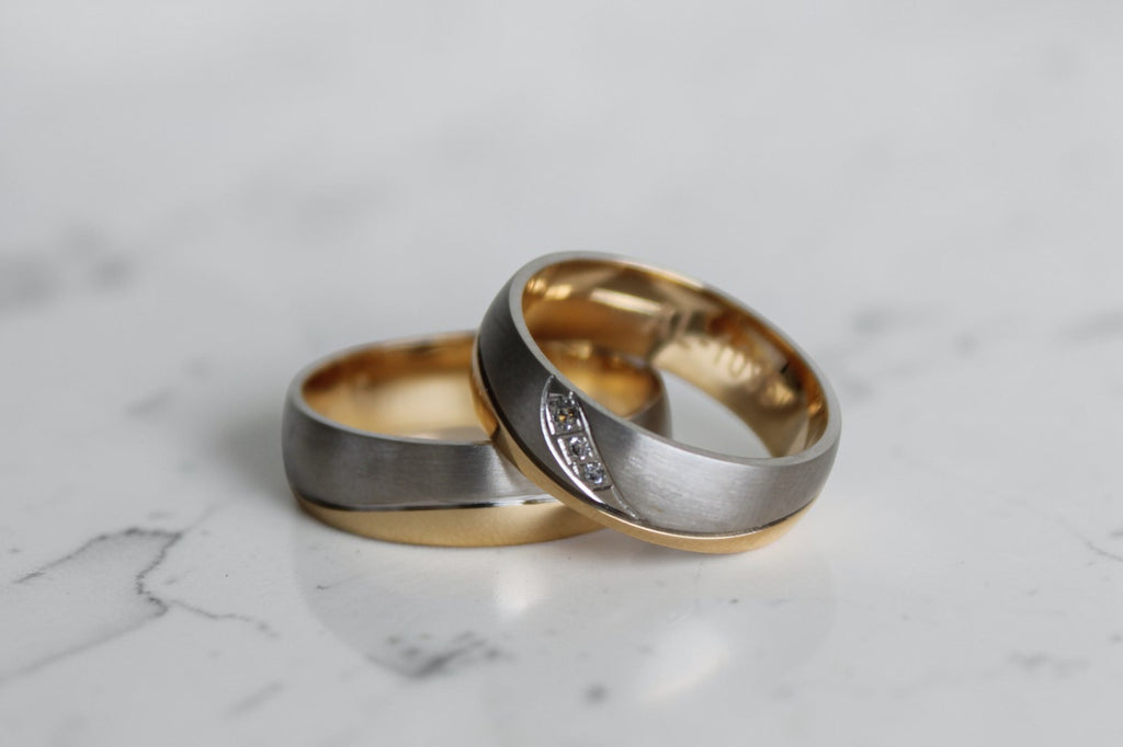 Nova Karikagyűrű Pár - 14K Fehér / Sárga Arany - 3 db 0.012 ct Gyémánt