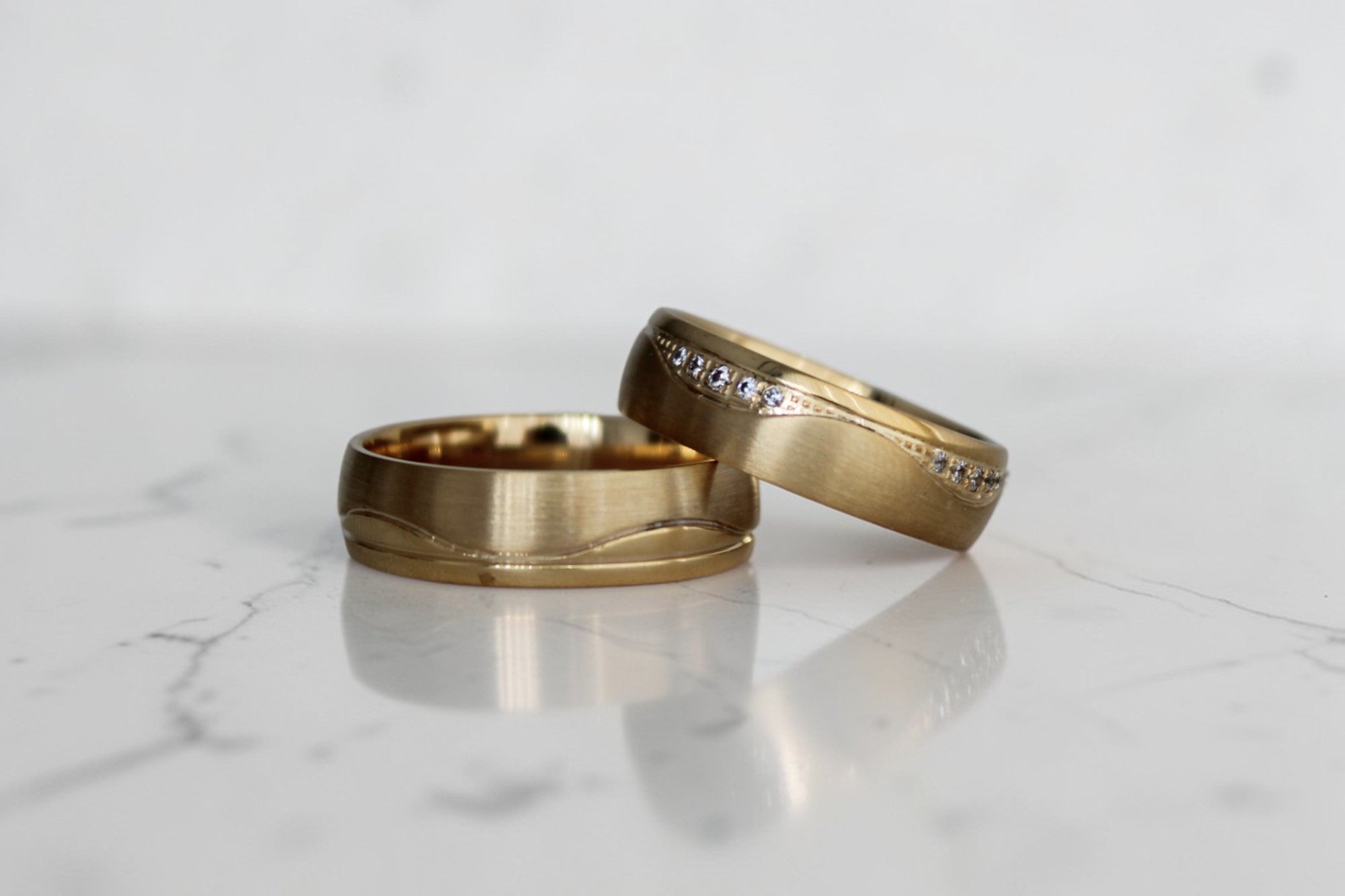 River Karikagyűrű Pár - 14K Sárga Arany - 20 db 0.006 ct Gyémánt