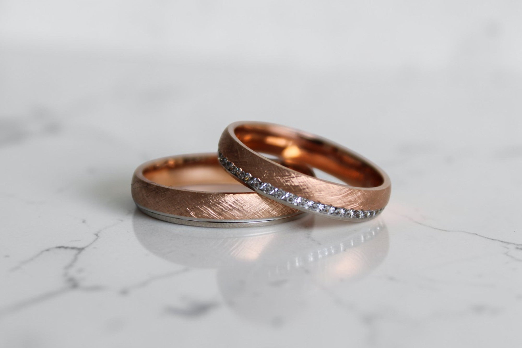 Sunset Karikagyűrű Pár - 14K Rozé / Fehér Arany - 47 db 0.006 ct Gyémánt