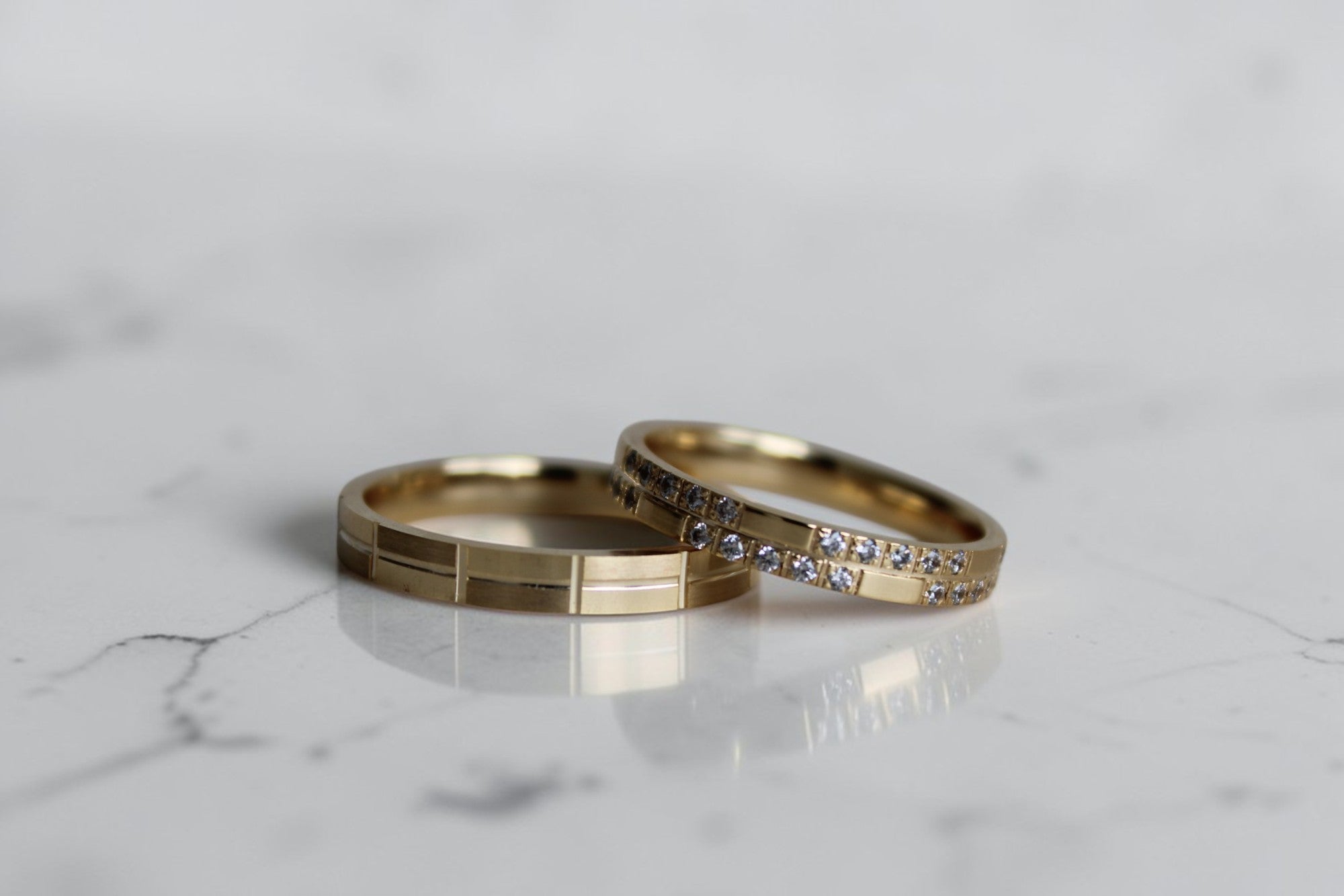Mistery Karikagyűrű Pár - 14K Sárga Arany - 50 db 0.006 ct Gyémánt