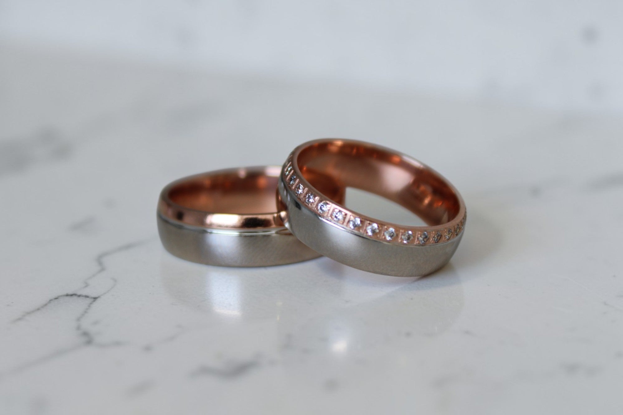 Dawn Karikagyűrű Pár - 14K Fehér / Rozé Arany - 34 db 0.006 ct Gyémánt