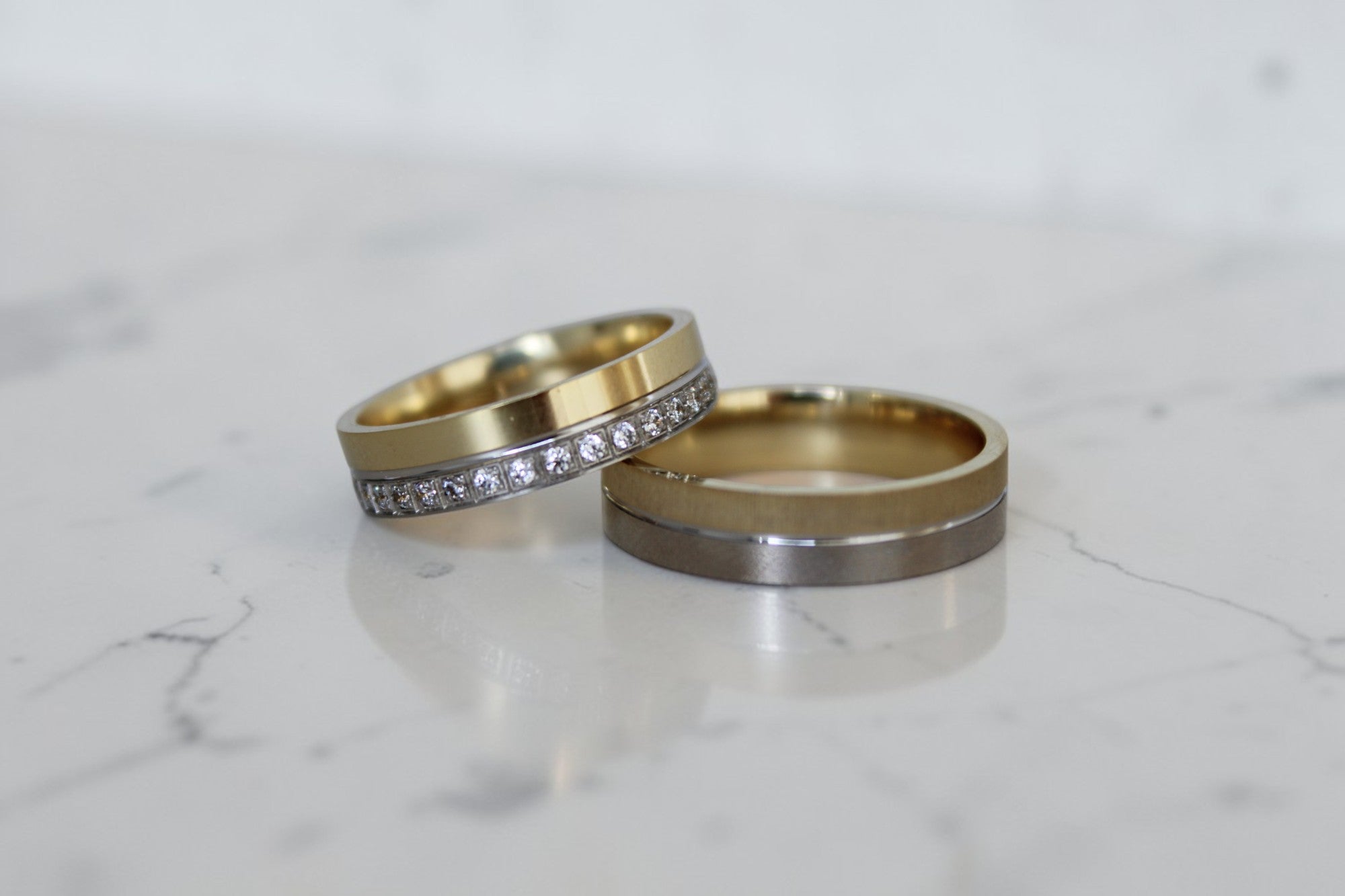 Kingdom Karikagyűrű Pár - 14K Sárga / Fehér Arany - 32 db 0.006 ct Gyémánt