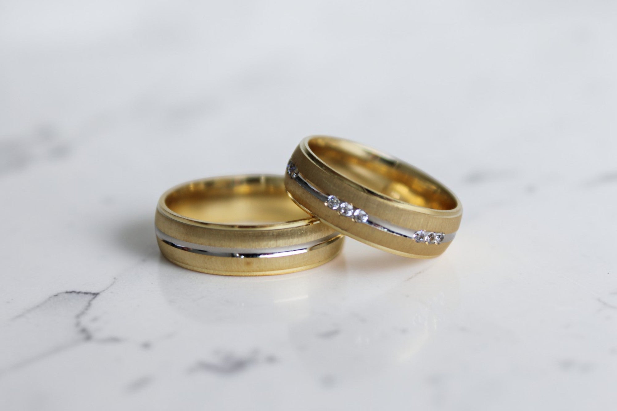 Milano Karikagyűrű Pár - 14K Sárga / Fehér Arany - 18 db 0.008 ct Gyémánt