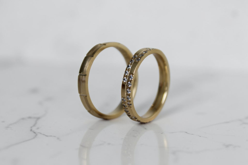 Mistery Karikagyűrű Pár - 14K Sárga Arany - 50 db 0.006 ct Gyémánt