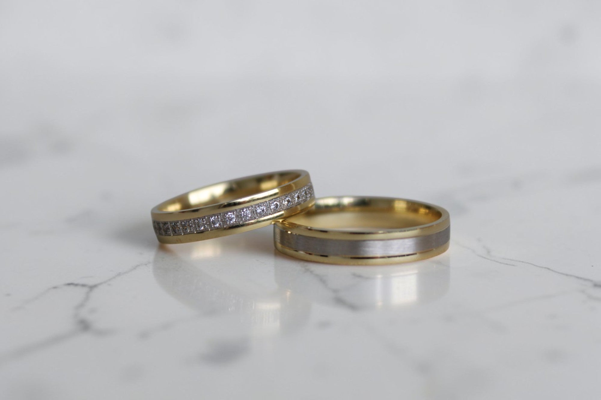 Luxor Karikagyűrű Pár - 14K Fehér / Sárga Arany - 33 db 0.006 ct Gyémánt
