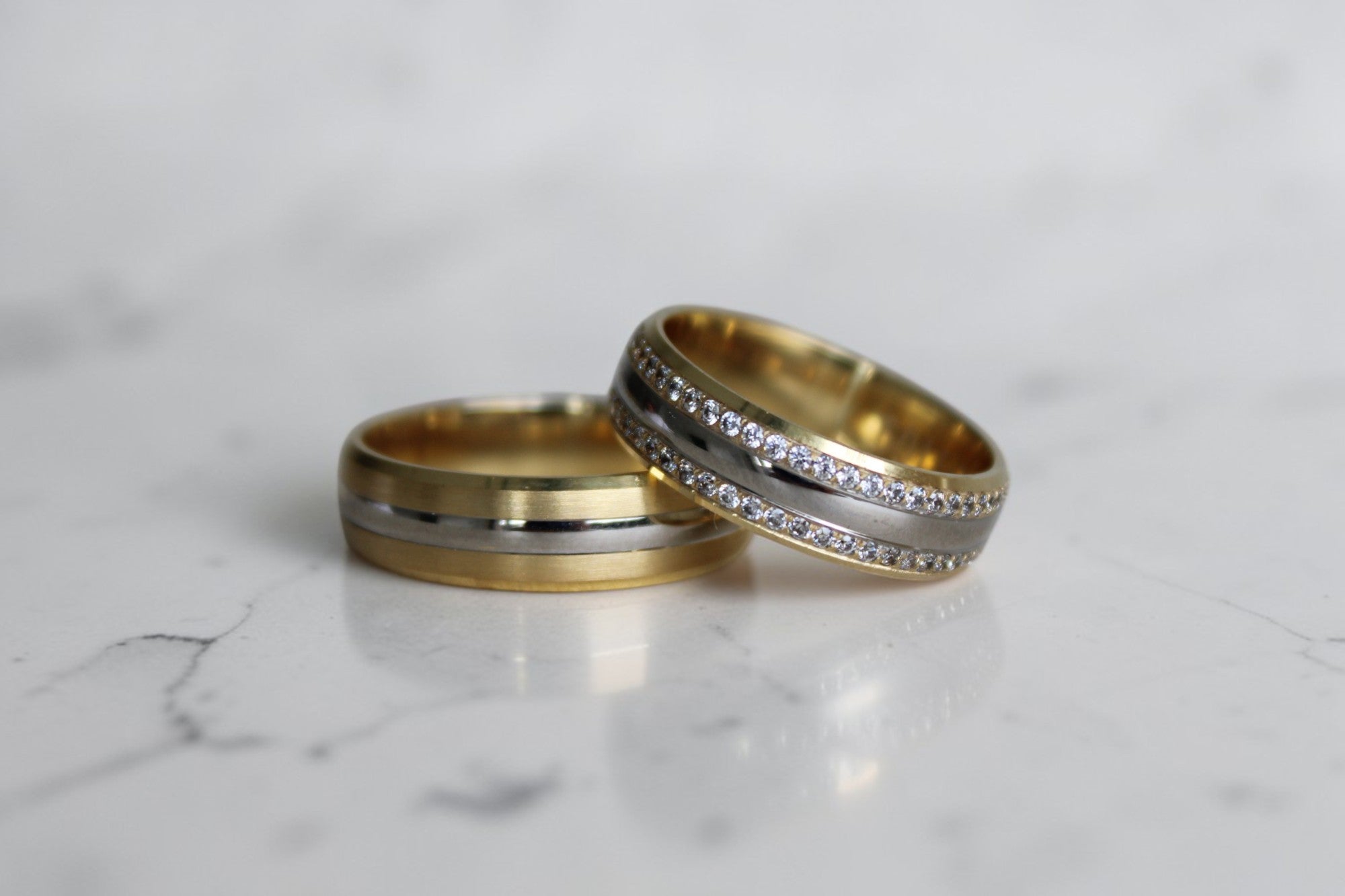Solaris Karikagyűrű Pár - 14K Fehér / Sárga Arany - 98 db 0.006 ct Gyémánt